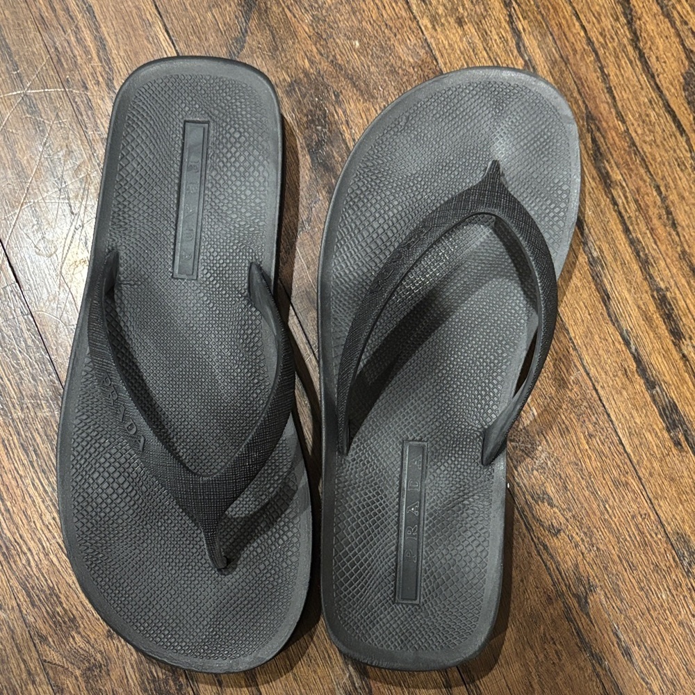 New Prada black men’s Rubber Thong Sandals- size 8 - Picture 2 of 7